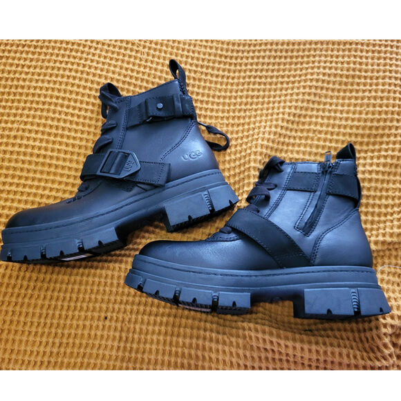 UGG Women's Ashton Waterproof Lace-Up Zip Black Booties Moto Combat EUC 7 - Picture 4 of 6